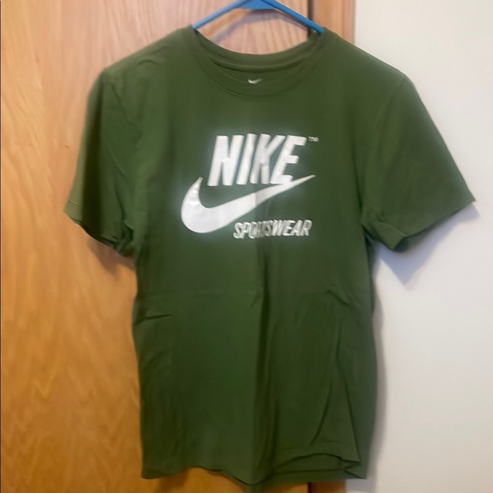 Sz Small Nike Green T-Shirt